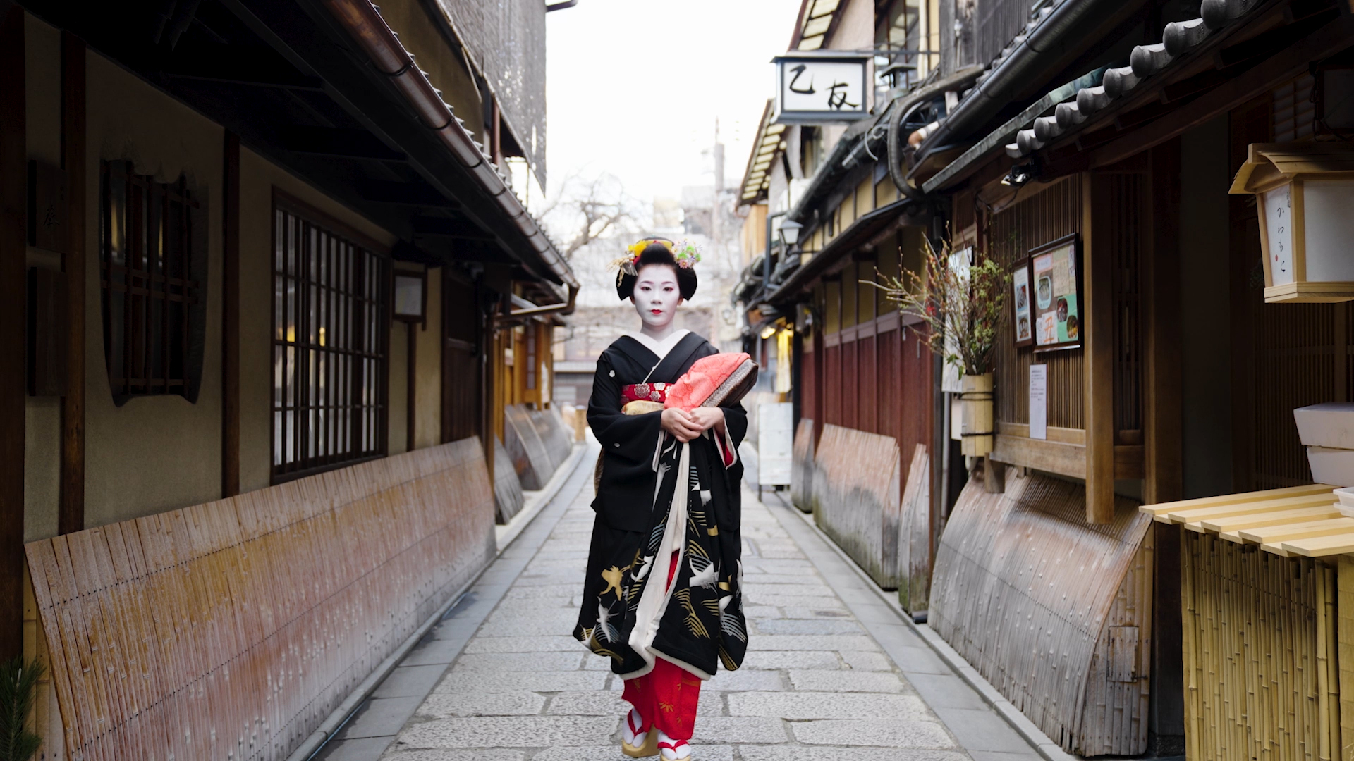 祇園舞妓　市紘　GION MAIKO ICHIHIRO